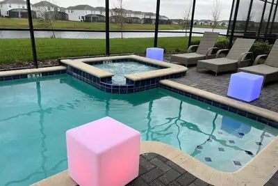 Image de 2933 Fable Street  · Storey Lake•9br•Fire Pit•Pool•Hot Tub•Game•Ev