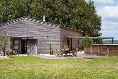 Image de 4 bedroom private vacation home in couze-et-saint-front