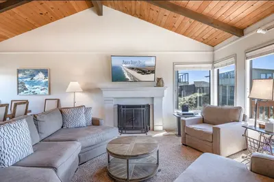 Image de Pajaro Dunes Resort: Family friendly home for 12 just steps away from the water!