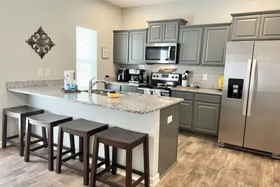 Image de Murfreesboro townhome, convenient to I-24, 30 minutes to Nashville