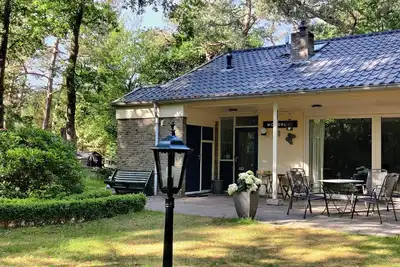 Image de Sfeervol boshuis met jacuzzi en veel privacy.