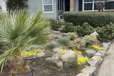 Image de World Track Championships-3 Bedroom Home. Car available.