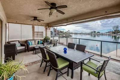 Image de 5 Star Gorgeous River Front Home Right On The Water With Dock! ! ! Parker Strip.