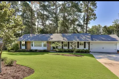 Image de Aumond Masters Rental 1. 6 miles from course