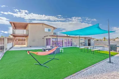 Image de two luxury villas with one price hot tub/pool