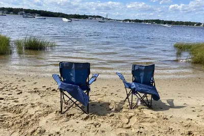 Image de Beautiful waterfront property and steps away from multiple beaches