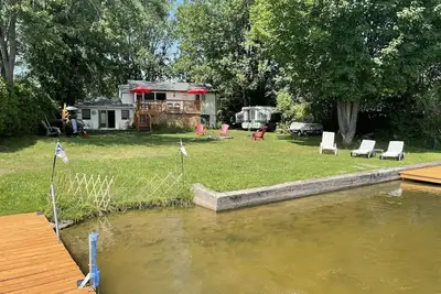 Image de Cozy Kawartha Cottage right on the water