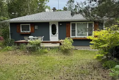 Image de Cozy 3 bedroom cottage, short walk from the beach