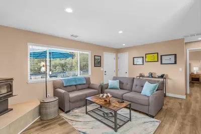 Image de Beautiful Recently Renovated Peaceful 3 Bed Home