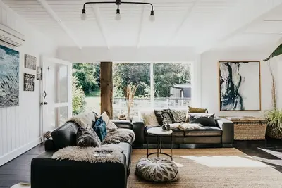 Image de Istana on Duke Daylesford ~ Charming Chic Home!