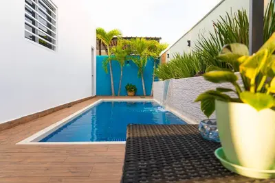 Image de 5 minutes walk to the beach! private pool beautiful home