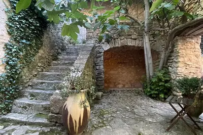 Image de maison de charme pour 2/3 personnes dans la lumière du Luberon