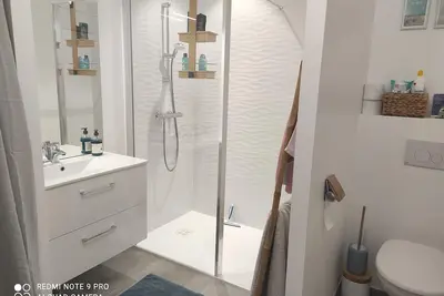 Image de A 10 mn en vélo de la plage, appartement neuf dans la pinède