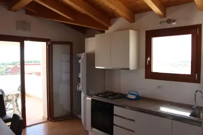 Image de Penthouse moderne au cœur du village avec vue sur la mer