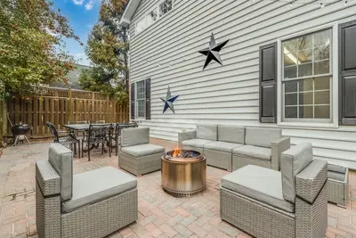 Image de Large-Downtown Lewes Home. 2+ Nights Available!