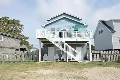 Image de Ch113- Beautiful 3 Br on Canal- Stunning Interiors- Sunset Views- Fire Pit!