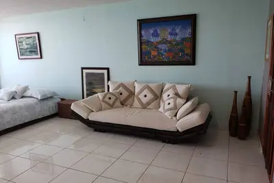 Image de Cozy Studio right in front of water minutes away from the beach.