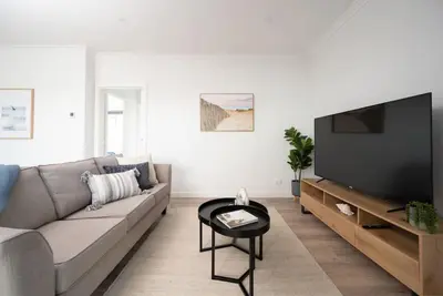 Image de Piper | Modern home | Walk to Beach, Shops & Parks