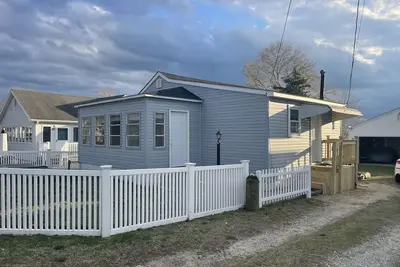 Image de Cozy Little Blue Cottage by the Bay