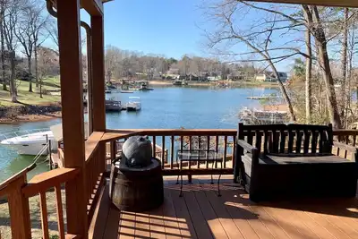 Image de Cozy Peaceful Lake house on Lake Norman w/boat parking Great back porch Sunsets!