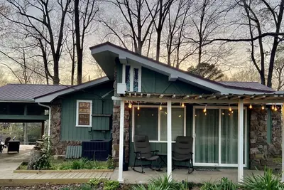 Image de Riverfront lodge with private fishing dock ~ Near Greers Ferry Lake