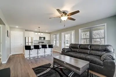 Image de Brand New Indian Lake rentals that are side by side for a great group experience