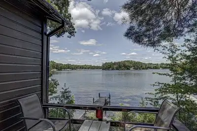 Image de Lakefront one bedroom cabin with private dock