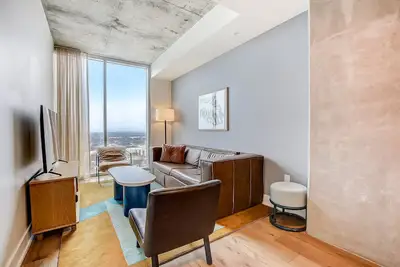Image de Natiivo Rainey Street condo - views & full kitchen - rooftop pool & gym