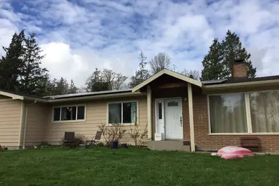 Relaxing seaside home 5-min from the beach near downtown Bellingham