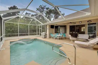 Image de Beautiful 3\/2 spacious, bright & heated pool home