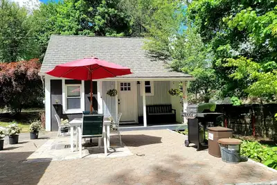 Image de Charming 2 Bed backyard guesthouse close to Peekskill, WestPoint, & trails.