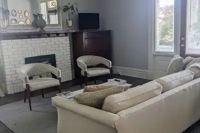 Image de Downtown Victorian Flat Great Location and free Parking