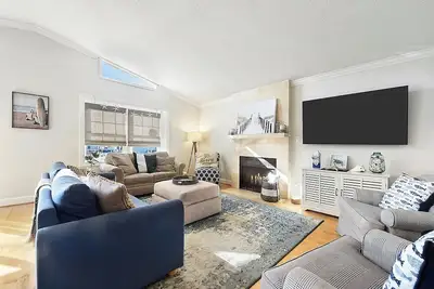 Image de Walk to the Beach! Firepit, Fully Fenced Yard, Grill, Bikes, N64, Pets/Ev!