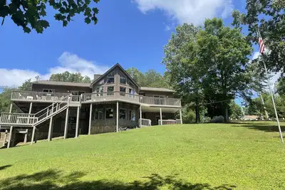 Image de Perfect Waterfront Getaway With Covered Dock