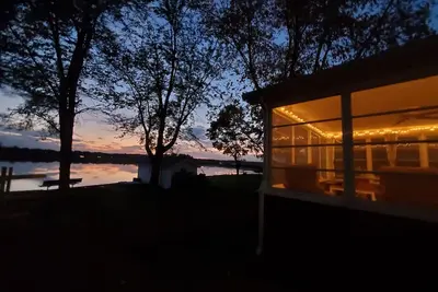 Image de Firefly Cottage at Baw Beese Lake \nHillsdale Michigan