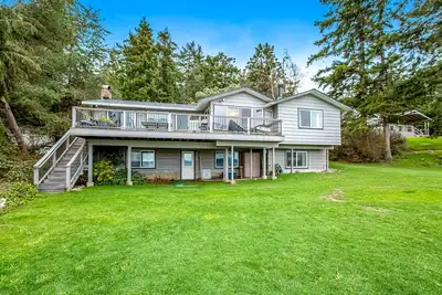 Image de Waterfront home on Saratoga Passage with amazing view, deck & beach access