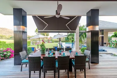 Image de Belle villa sur le terrain de golf avec terrasses privées, des jardins et une grande piscine