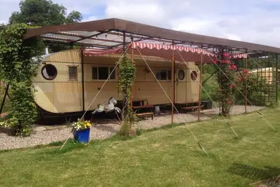 Image de Cosy vintage American caravan
