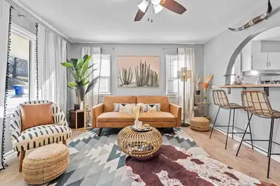 Image de Large Pet Friendly Home Close to I-35 Hwy & Kc