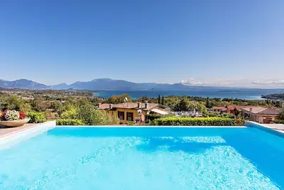 Image de Villa Perla con piscina by Wonderful Italy
