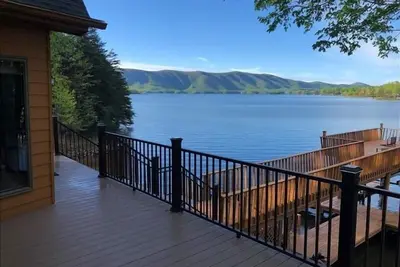 Image de 4 Bedrooms, 3 Full Bathrooms, 2 Half Bathrooms! Mystic Mountain w/log cabin & Sandy Beach!