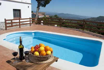 Image de Villa La Noria, 15 Pers, jardins, wifi, piscine, Petfriendly, vue magnifique