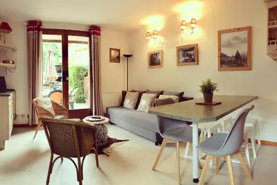 Image de À 50m des pistes de ski, terrasse, télévision, casier à ski, 45m², Valloire