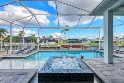 Image de Stunning New Waterfront Luxury Villa with oversized Heated pool and Hot tub!