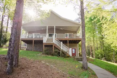 Image de Wine Down in 5br Lake Front Home at Hyco Lake