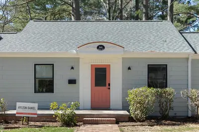 Image de Warm Luxury in walkable downtown Durham (2. 5 mi. from Five Pts. Plaza)