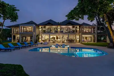 Malatai - A Stunning Private Luxury Beachfront Villa