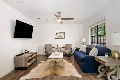 Image de Charming 2br Home and Large Backyard