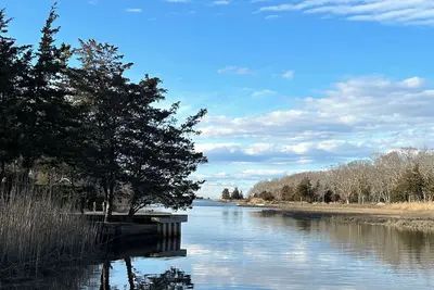 Image de Iconic  Charles Moore Springs home with dock and our home is pet-friendly