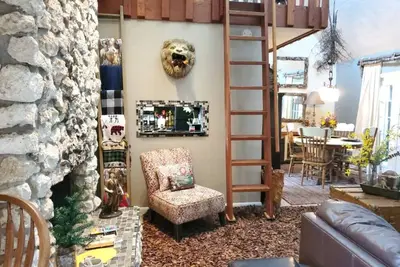 Image de Rustic Cabin-Lodge In The Woods In The City